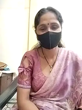 Snapshot of priyancyfun chatting on 03.04.25 priyancyfun online show from 03.04.25