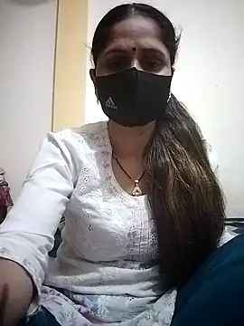 Snapshot of priyancyfun chatting on 03.13.25 priyancyfun online show from 03.13.25