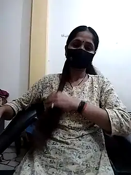 Snapshot of priyancyfun chatting on 03.18.25 priyancyfun online show from 03.18.25