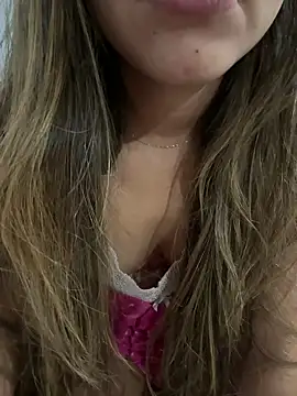 Snapshot of LuizaDiaz chatting on 10.15.25 LuizaDiaz online show from 10.15.25