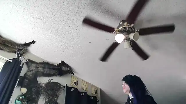 Snapshot of trashbrat chatting on 09.13.25 trashbrat online show from 09.13.25