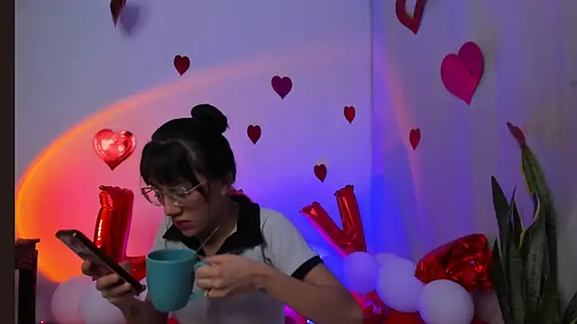 Snapshot of GABBYMORGAN chatting on 02.18.25 GABBYMORGAN online show from 02.18.25