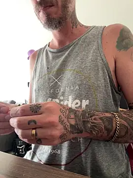 Snapshot of xtrppyx chatting on 09.22.25 xtrppyx online show from 09.22.25