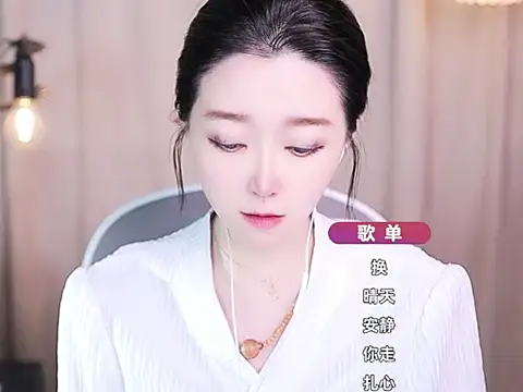 Snapshot of Zoe-99 chatting on 10.16.25 Zoe-99 online show from 10.16.25