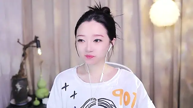 Snapshot of Zoe-99 chatting on 11.03.25 Zoe-99 online show from 11.03.25