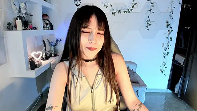 Effy Devalk online show from 10.08.25