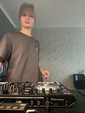 Snapshot of BeatriceXCute chatting on 01.17.25 BeatriceXCute online show from 01.17.25