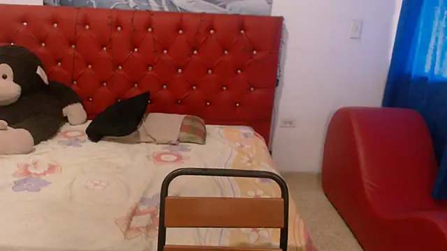 Snapshot of kitty_squirt28 chatting on 02.05.25 kitty squirt28 online show from 02.05.25