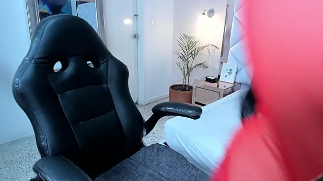 Snapshot of renatarussel chatting on 03.11.25 renatarussel online show from 03.11.25