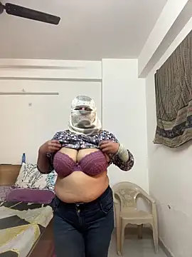 Snapshot of Miss-Jasmine chatting on 02.25.25 Miss-Jasmine online show from 02.25.25