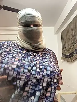 Snapshot of Miss-Jasmine chatting on 02.25.25 Miss-Jasmine online show from 02.25.25