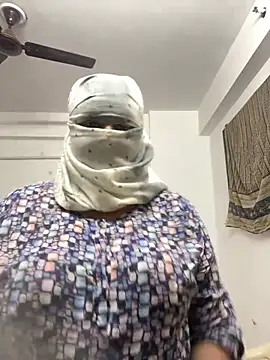 Snapshot of Miss-Jasmine chatting on 02.25.25 Miss-Jasmine online show from 02.25.25