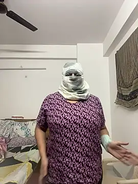 Snapshot of Miss-Jasmine chatting on 02.26.25 Miss-Jasmine online show from 02.26.25