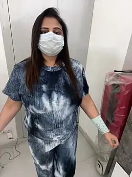 Snapshot of Miss-Jasmine chatting on 03.04.25 Miss-Jasmine online show from 03.04.25