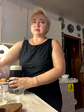 Snapshot of Viki100paradise chatting on 09.24.25 Viki100paradise online show from 09.24.25