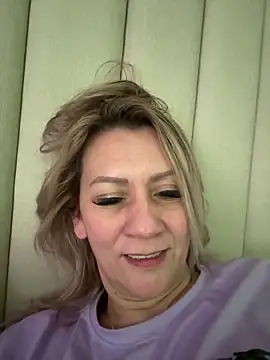 Snapshot of AtheneaRusell chatting on 10.02.25 AtheneaRusell online show from 10.02.25