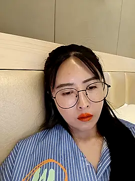 Snapshot of lilandi0521 chatting on 03.21.25 lilandi0521 online show from 03.21.25