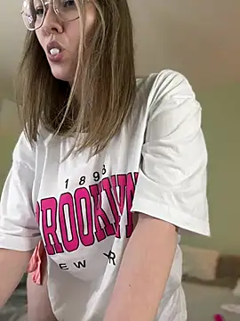 Snapshot of Kiss_My_Body chatting on 01.27.25 Kiss My Body online show from 01.27.25