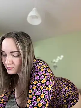 Snapshot of Kiss_My_Body chatting on 02.14.25 Kiss My Body online show from 02.14.25