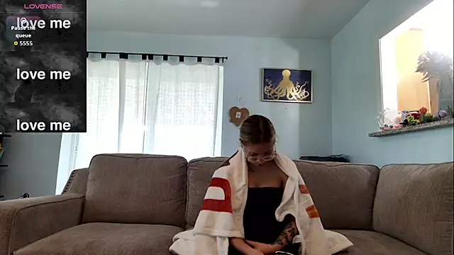 Hatgirl69 online show from 10.13.25