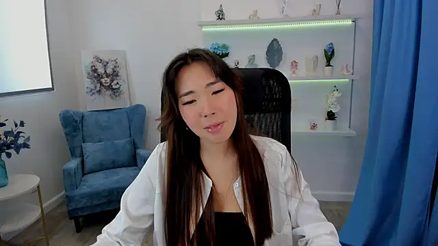 Snapshot of AnnaReyla chatting on 09.28.25 AnnaReyla online show from 09.28.25