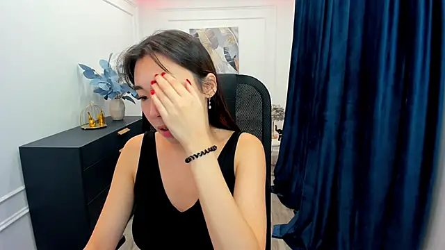 Snapshot of AnnaReyla chatting on 09.29.25 AnnaReyla online show from 09.29.25