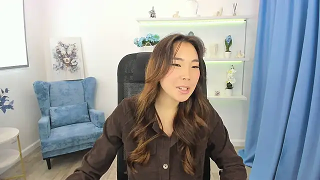 Snapshot of AnnaReyla chatting on 10.08.25 AnnaReyla online show from 10.08.25