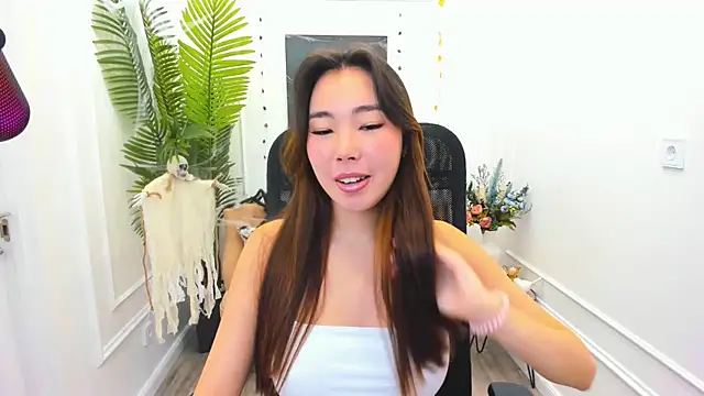 Snapshot of AnnaReyla chatting on 10.22.25 AnnaReyla online show from 10.22.25