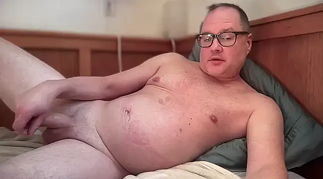 Snapshot of __DR3W__ chatting on 02.18.25 DR3W online show from 02.18.25