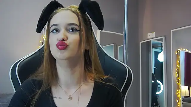 Snapshot of Eva_Lovvia_ chatting on 01.23.25 Eva Lovvia  online show from 01.23.25