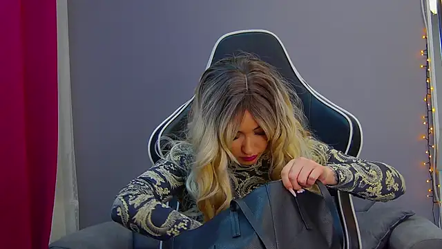 Snapshot of Eva_Lovvia_ chatting on 02.24.25 Eva Lovvia  online show from 02.24.25