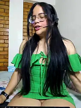 Snapshot of katrina29 chatting on 10.17.25 katrina29 online show from 10.17.25
