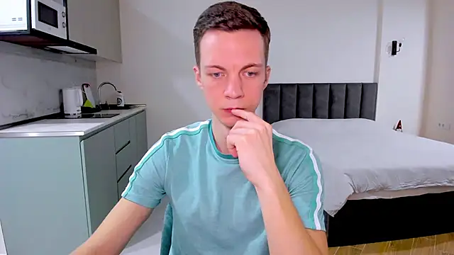 Snapshot of max_shy chatting on 01.25.25 max shy online show from 01.25.25