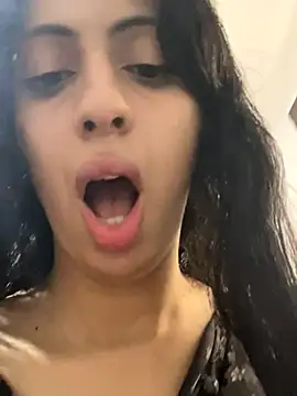 Snapshot of majdolin78 chatting on 10.11.25 majdolin78 online show from 10.11.25