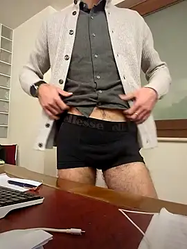 Snapshot of AvvocatoPorco chatting on 01.30.25 AvvocatoPorco online show from 01.30.25