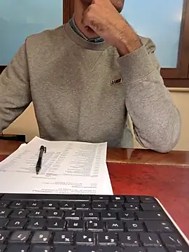 Snapshot of AvvocatoPorco chatting on 10.07.25 AvvocatoPorco online show from 10.07.25