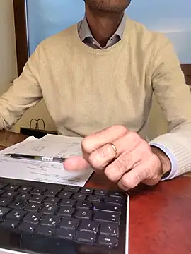 Snapshot of AvvocatoPorco chatting on 10.14.25 AvvocatoPorco online show from 10.14.25