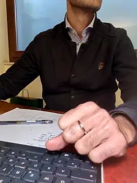 Snapshot of AvvocatoPorco chatting on 10.28.25 AvvocatoPorco online show from 10.28.25