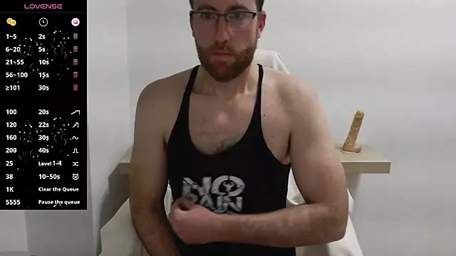 Snapshot of machohiberiko chatting on 02.26.25 machohiberiko online show from 02.26.25