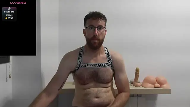 Snapshot of machohiberiko chatting on 09.14.25 machohiberiko online show from 09.14.25