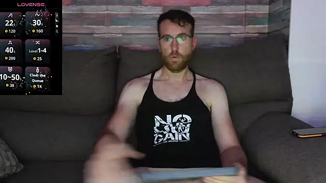 Snapshot of machohiberiko chatting on 10.17.25 machohiberiko online show from 10.17.25