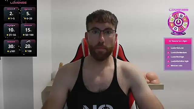 Snapshot of machohiberiko chatting on 10.22.25 machohiberiko online show from 10.22.25