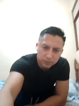 Snapshot of LuisMex1998 chatting on 10.24.25 LuisMex1998 online show from 10.24.25