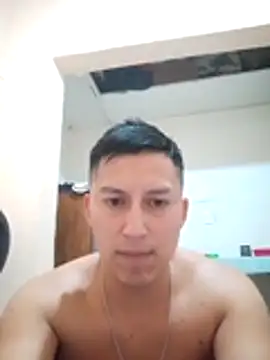 Snapshot of LuisMex1998 chatting on 10.29.25 LuisMex1998 online show from 10.29.25