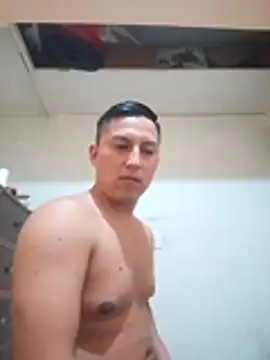 Snapshot of LuisMex1998 chatting on 10.30.25 LuisMex1998 online show from 10.30.25