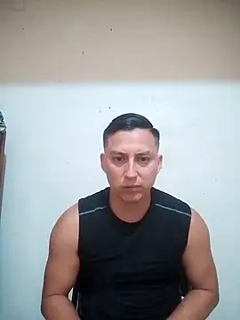 Snapshot of LuisMex1998 chatting on 10.31.25 LuisMex1998 online show from 10.31.25