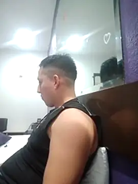 Snapshot of LuisMex1998 chatting on 11.02.25 LuisMex1998 online show from 11.02.25