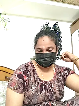 Snapshot of Tamil_Aathira chatting on 10.31.25 Tamil Aathira online show from 10.31.25