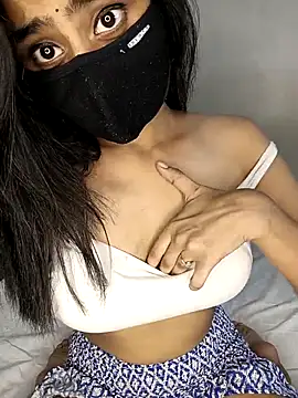 Snapshot of Love-N chatting on 09.21.25 Love-N online show from 09.21.25