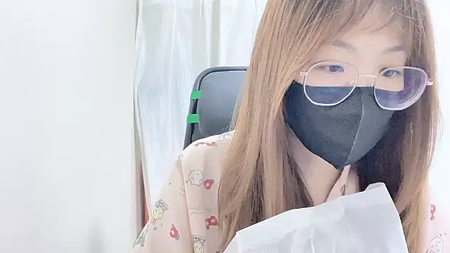 Snapshot of Chu1314 chatting on 10.18.25 Chu1314 online show from 10.18.25